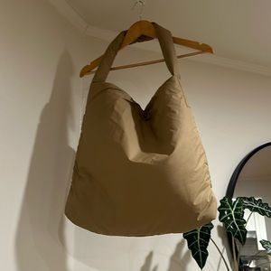 Oak + Fort Beige padded tote